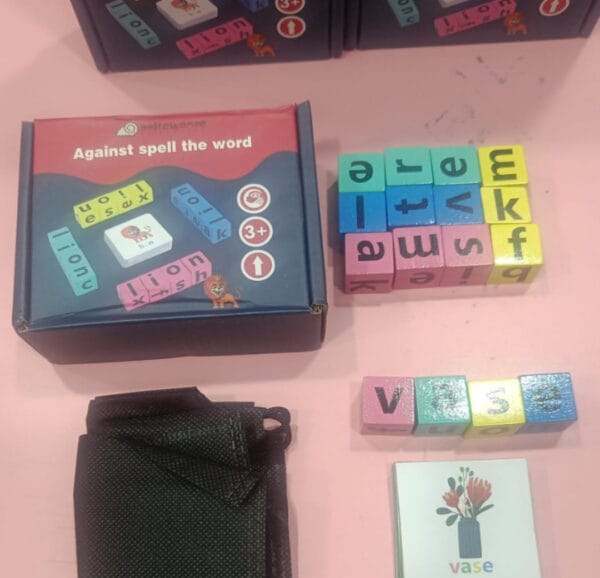 Esmi *Spellathon Cube Game* Wooden cubes