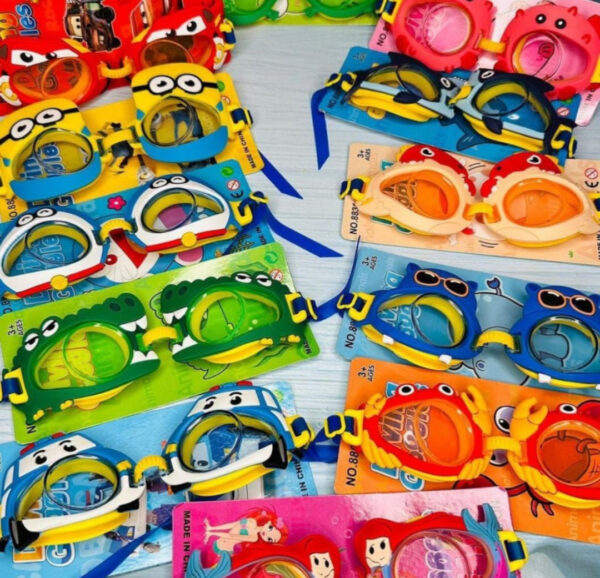 Esmi- *Swimming Goggles*