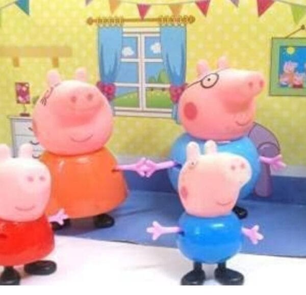 Esmi- *Peppa pig Family 4 piece Figure set*