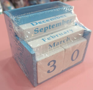 esmi-cute-wooden-pen-stand-calendar.jpg Esmi- *Cute Wooden Pen stand Calendar*
