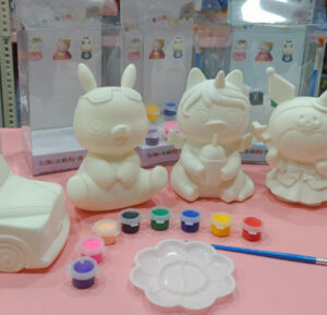 Esmi- *DIY- Color & Save Money in Piggy bank*