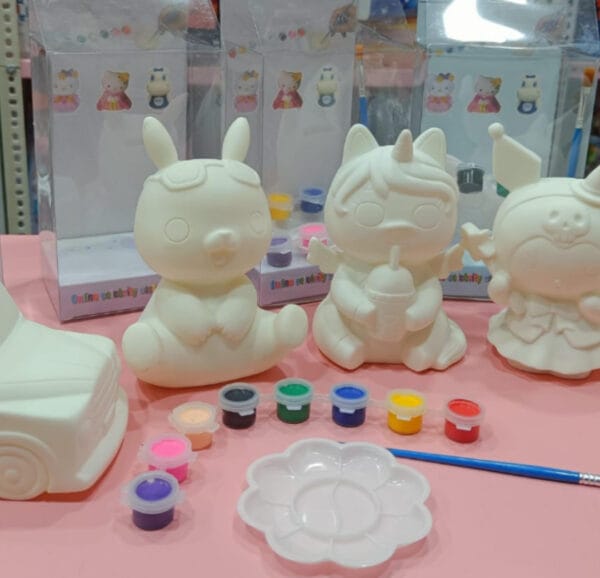Esmi *DIY- Color & Save Money in Piggy bank*