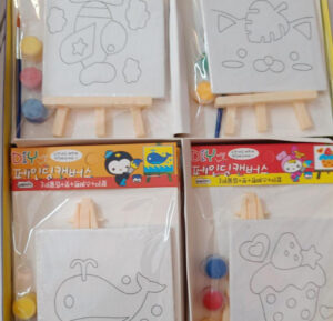 Esmi- *Small Size Diy Art Canvas kit with 3 paint n brush set